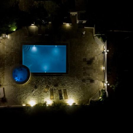 Appartamento Gardenia In Villa Mariella 오스투니 외부 사진