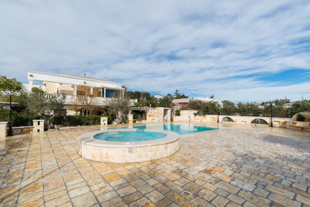 Appartamento Gardenia In Villa Mariella 오스투니 외부 사진