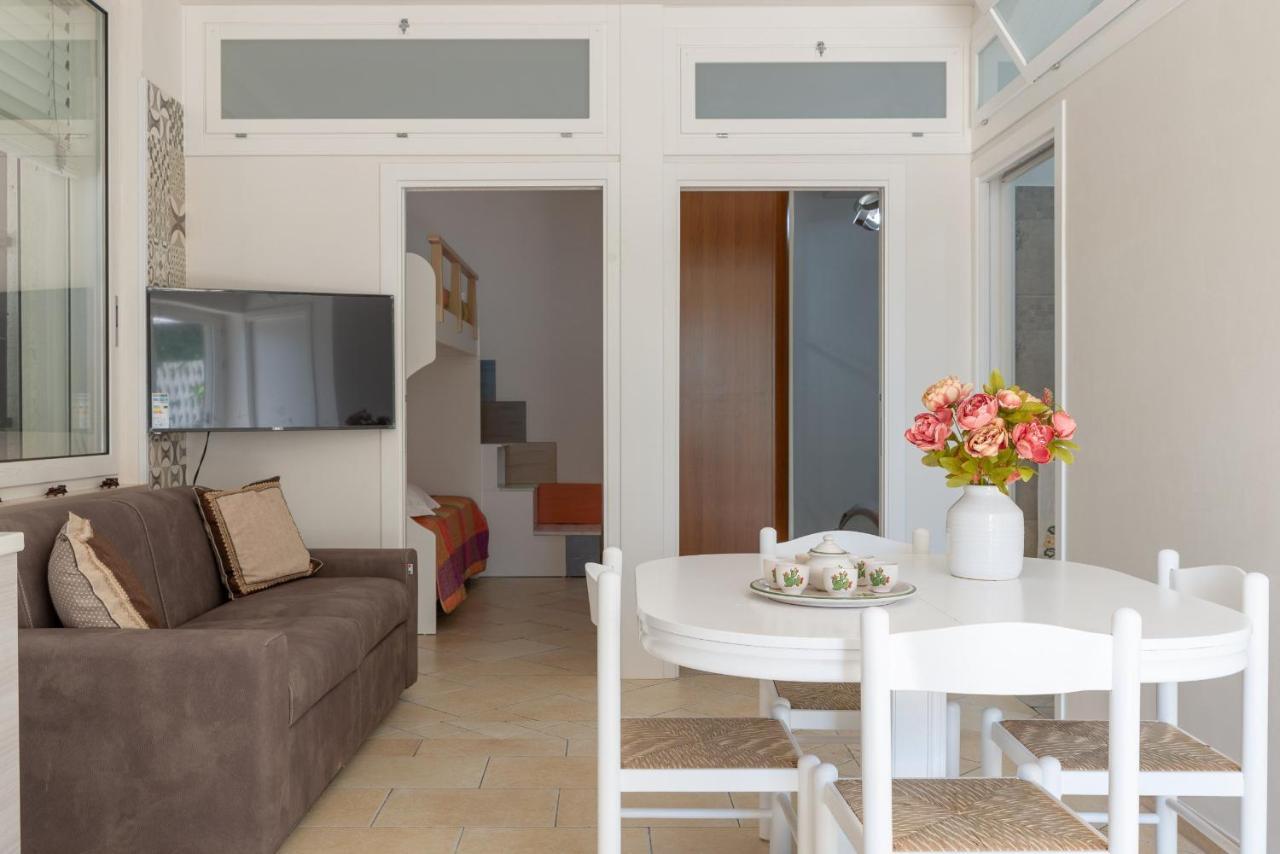 Appartamento Gardenia In Villa Mariella 오스투니 외부 사진