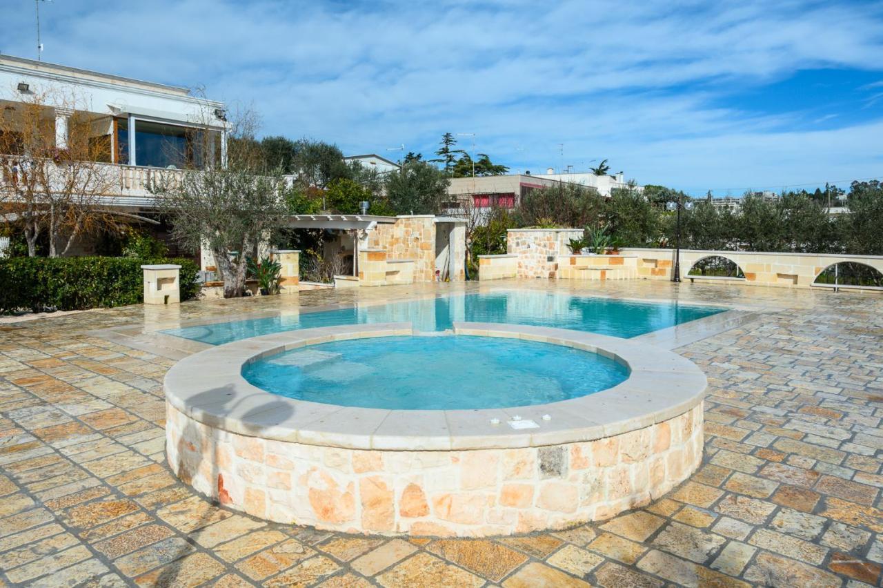 Appartamento Gardenia In Villa Mariella 오스투니 외부 사진