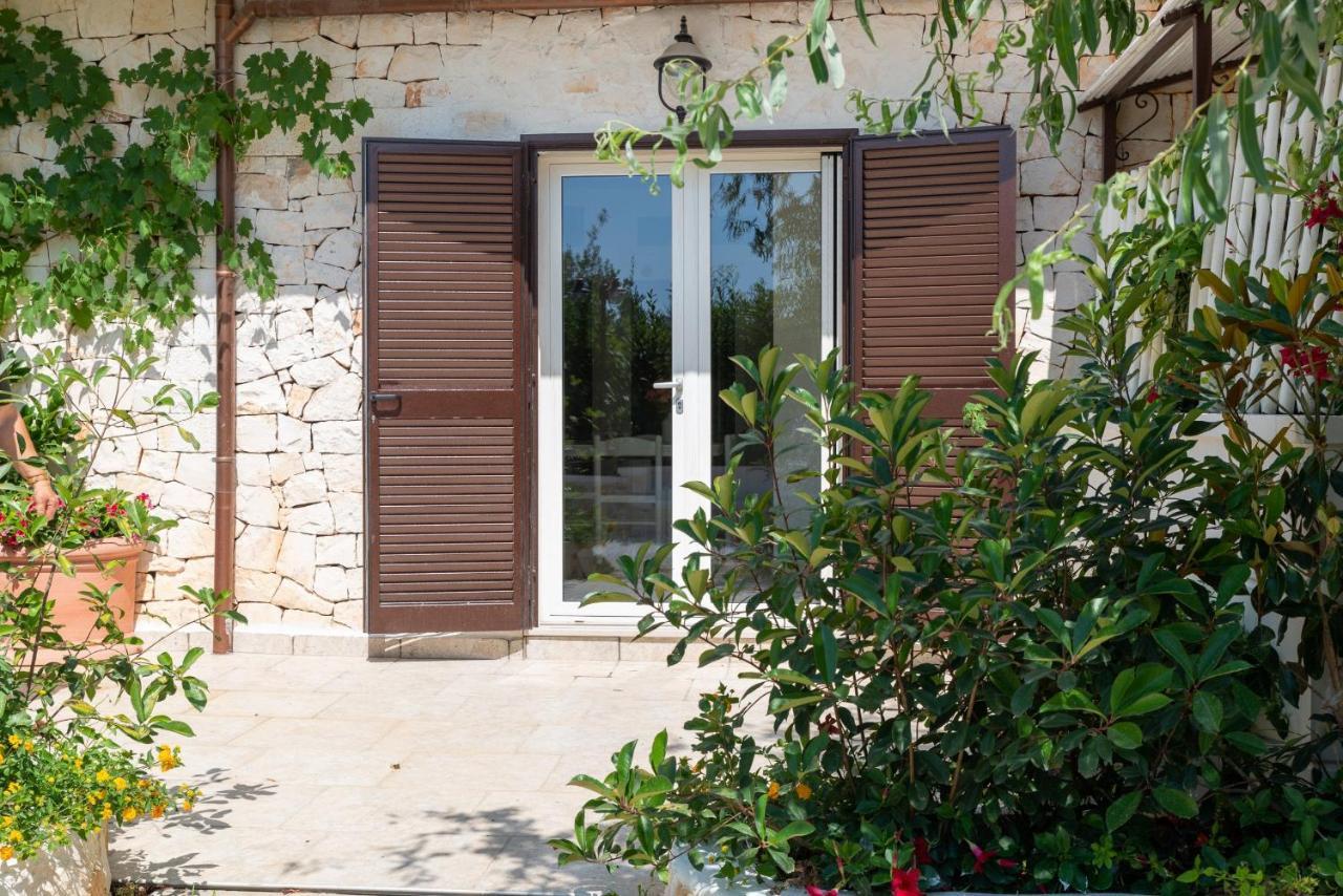 Appartamento Gardenia In Villa Mariella 오스투니 외부 사진