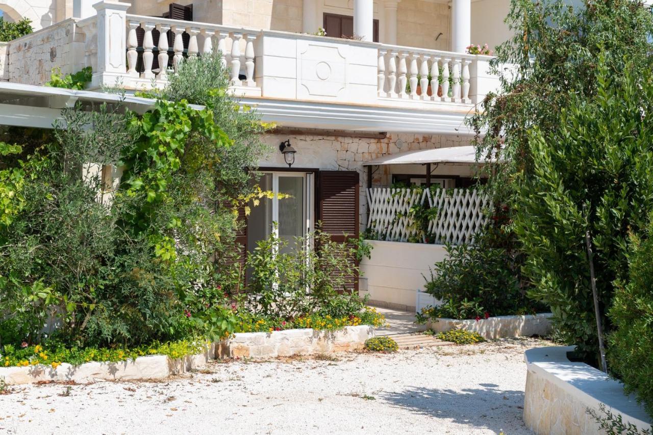 Appartamento Gardenia In Villa Mariella 오스투니 외부 사진
