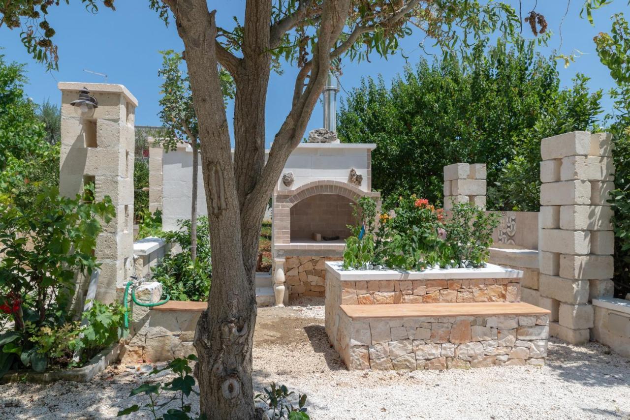 Appartamento Gardenia In Villa Mariella 오스투니 외부 사진