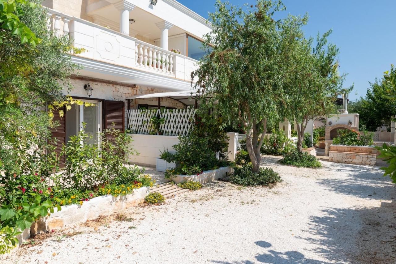 Appartamento Gardenia In Villa Mariella 오스투니 외부 사진