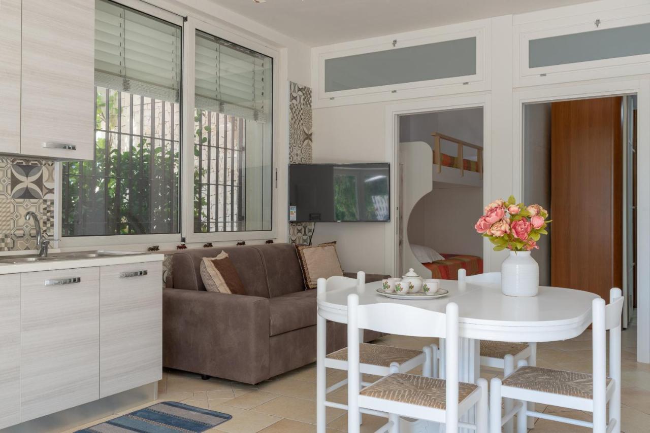 Appartamento Gardenia In Villa Mariella 오스투니 외부 사진