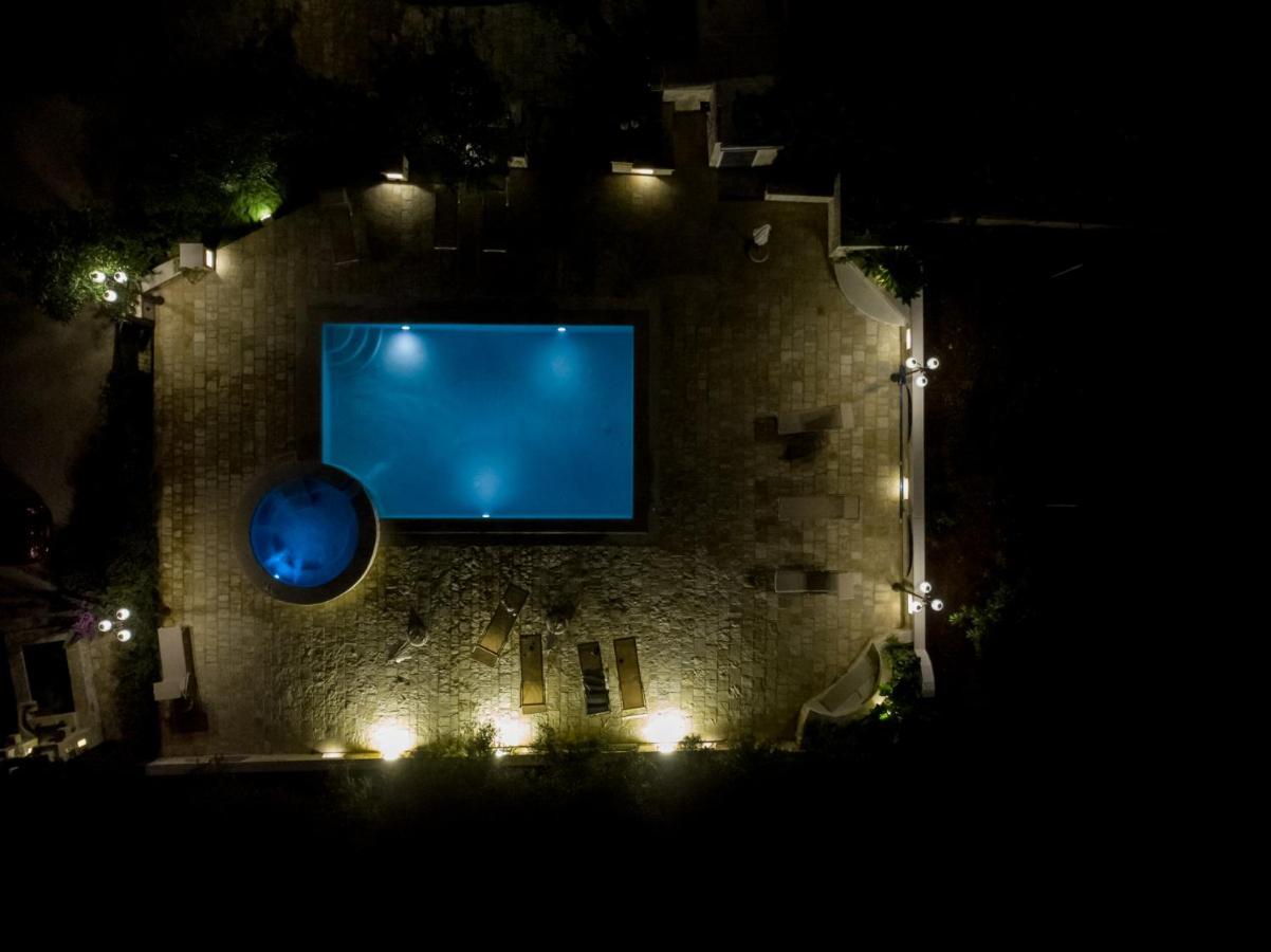 Appartamento Gardenia In Villa Mariella 오스투니 외부 사진
