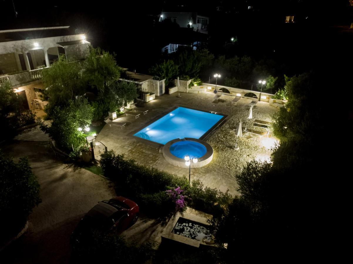 Appartamento Gardenia In Villa Mariella 오스투니 외부 사진