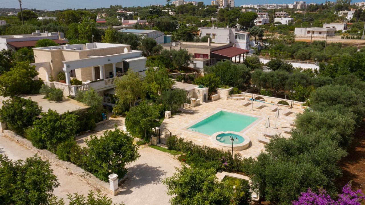 Appartamento Gardenia In Villa Mariella 오스투니 외부 사진
