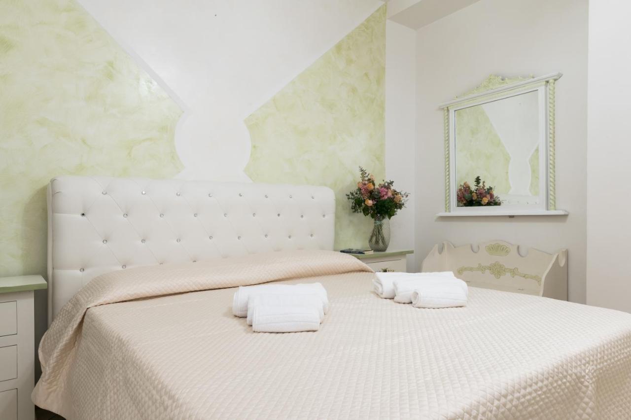 Appartamento Gardenia In Villa Mariella 오스투니 외부 사진