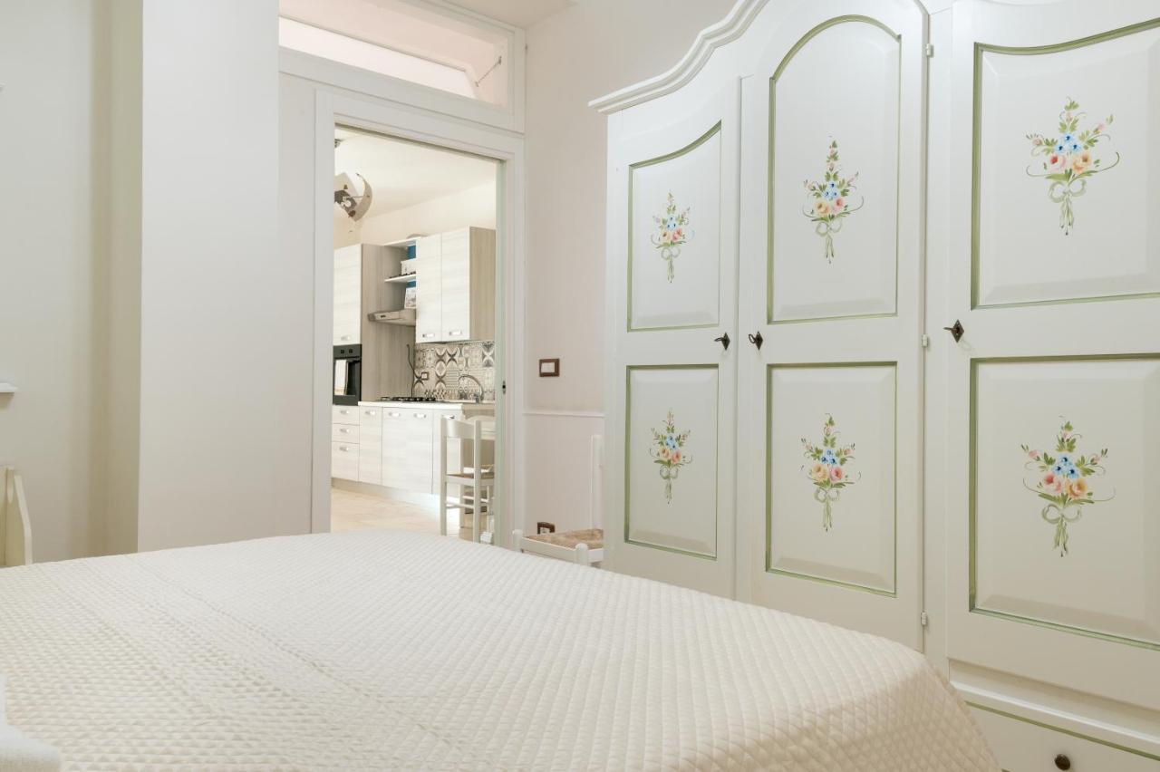Appartamento Gardenia In Villa Mariella 오스투니 외부 사진