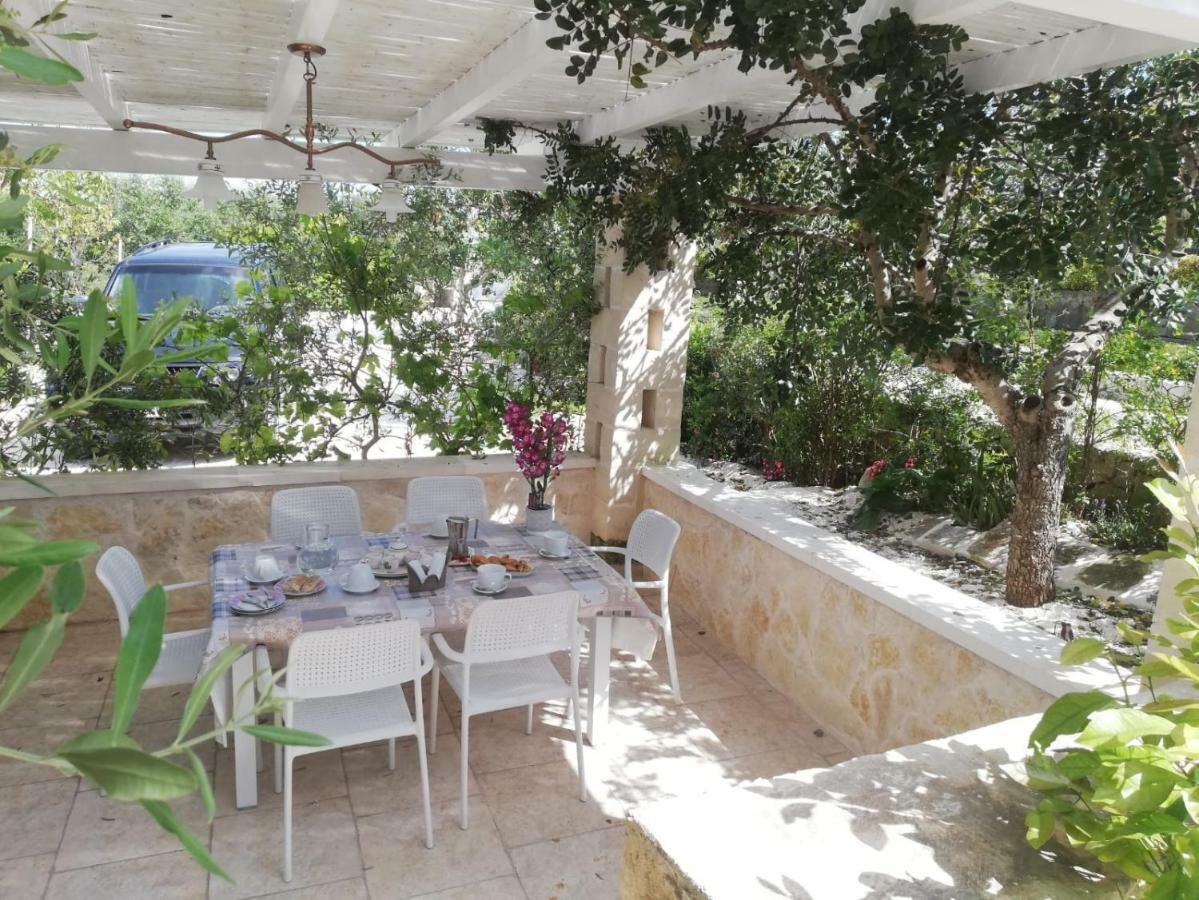 Appartamento Gardenia In Villa Mariella 오스투니 외부 사진